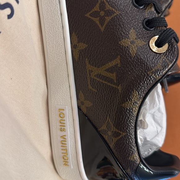 ***NEVER WORN***Louis Vuitton Frontrow Sneaker - Picture 2 of 5
